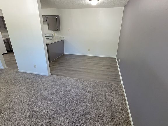 4th image of 214 NW Chapel Dr APT 2