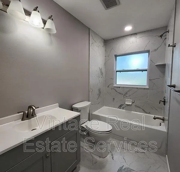 306 S Mercury Ave — Photo 13