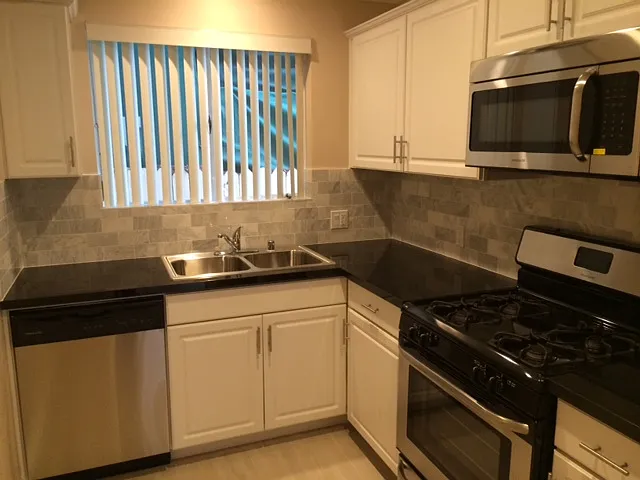 436 S Oakhurst Dr — Photo 14