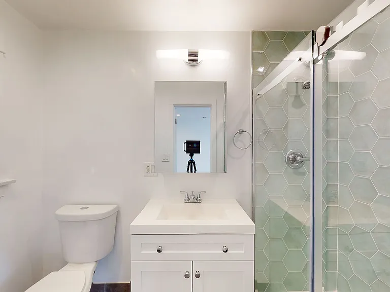 Beautifully Remodeled And Upgraded Studio Apartment In Residential Pasadena! Ask About August Mov... — Photo 9