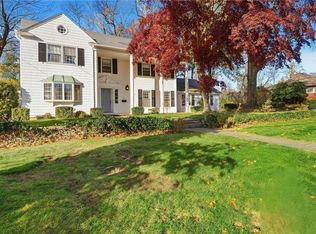 189 Summit Dr, Cranston, RI 02920