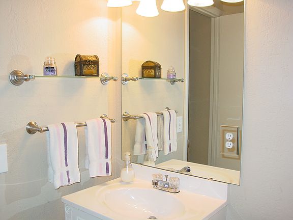 3/4 bath in garden level