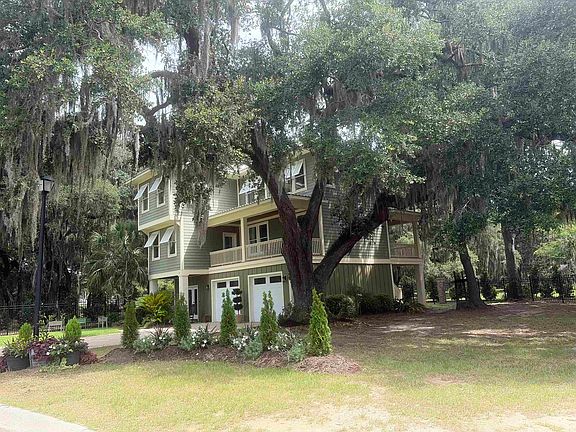 2nd image of 11 Flaggpoint Ln.
