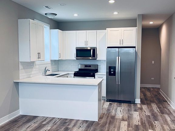 3rd image of 6349 S Maryland Ave Unit 2