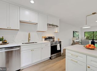 11942 Barrel Cooper Ct, Reston, VA 20191