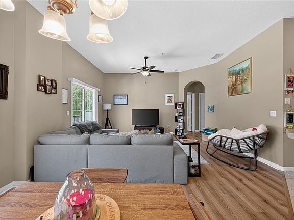 5th image of 2811 San Jacinto Cir