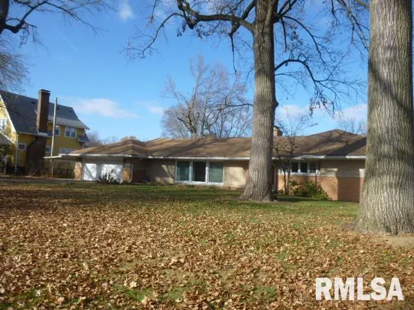 1130 W Lafayette Ave, Jacksonville, IL 62650