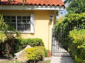 6265 SW 31st St, Miami, FL