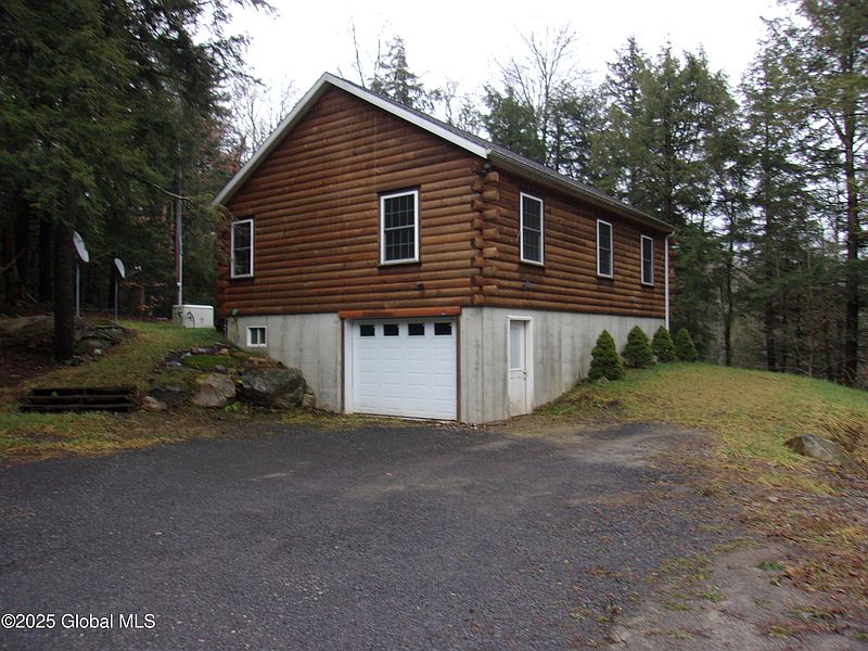 2nd image of 858 Stewart Landing Rd. Road