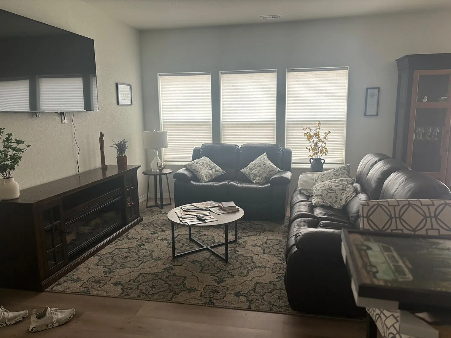 3 bed, 2.5 bath, $4,357 — Photo 3