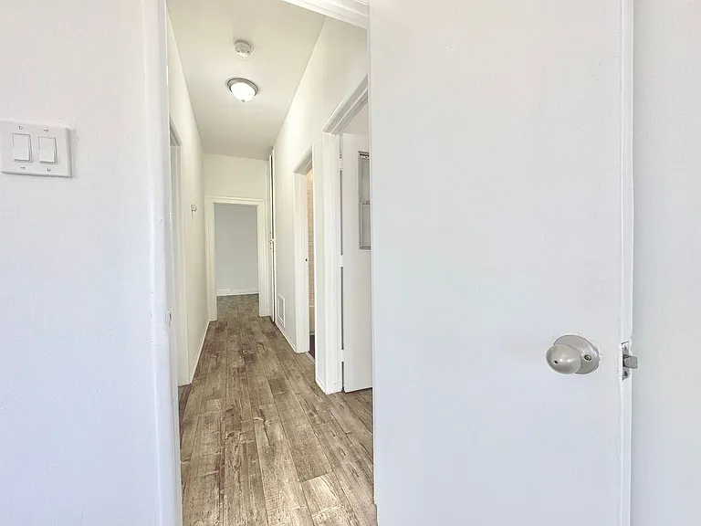 1148 E 48th St — Photo 9