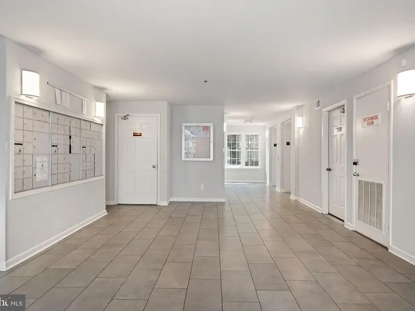 3311 Wyndham Cir APT 2202, Alexandria, VA 22302