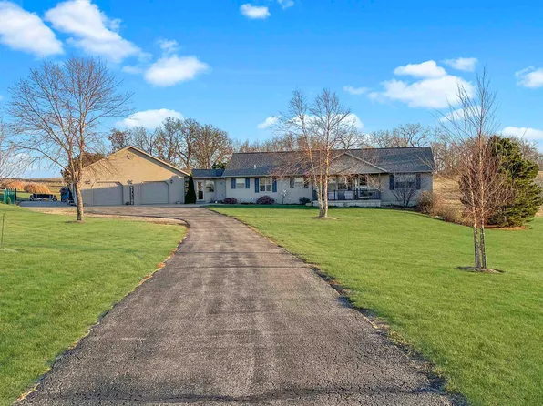 31 Country Club Ct #85, Lanark, IL 61046