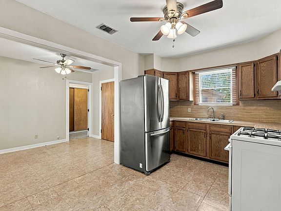 4th image of 2303 Kinney Rd