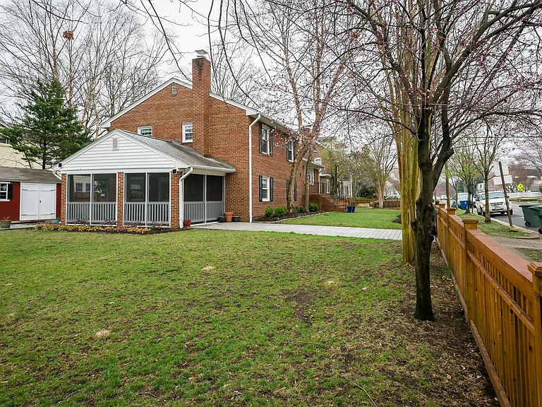 407 Russell Rd — Photo 72