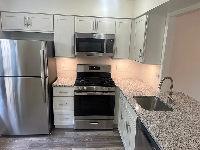 240B Everly Ct #240-B — Photo 4