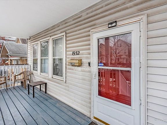 3rd image of 1932 N Karlov Ave