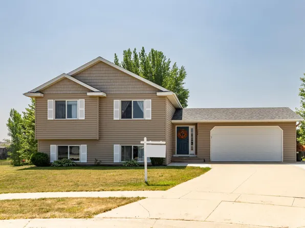 5048 Cannon Ln NW, Rochester, MN 55901