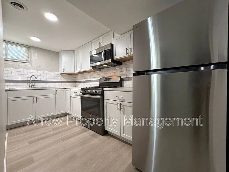 2442 Vine St #4 — Photo 6
