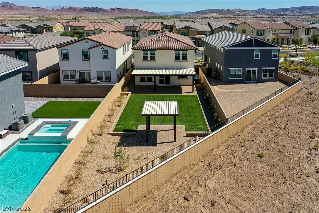 5 bed, 3.0 bath, 2946 sqft, $3,200 — Photo 4