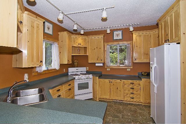 Updated kitchen with all new appliances, cabinets, flooring.