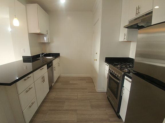 3rd image of 1051 Broadway