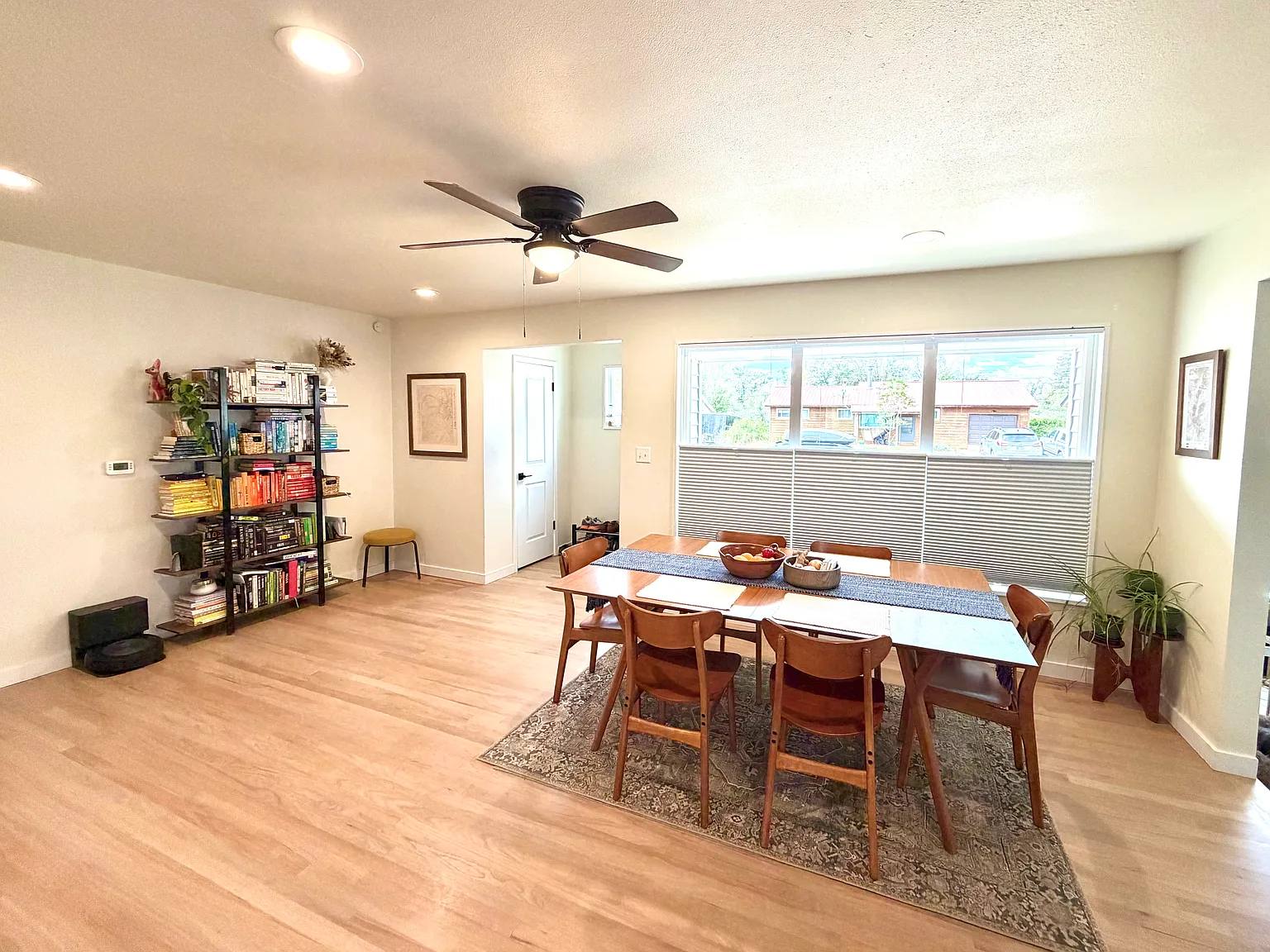 3 bed, 1300 sqft, $2,100 — Photo 1