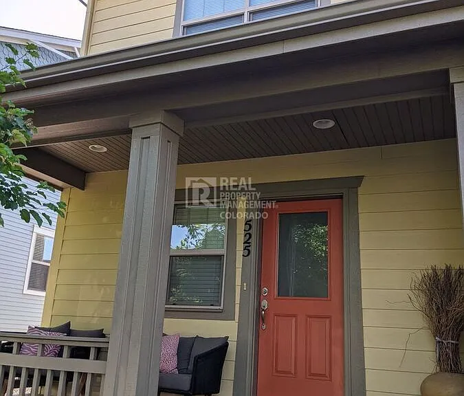 525 Homestead St — Photo 2
