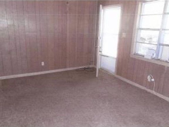 3rd image of 113 E Howard St
