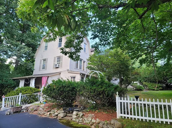 2 Webb Ct, Park Ridge, NJ 07656