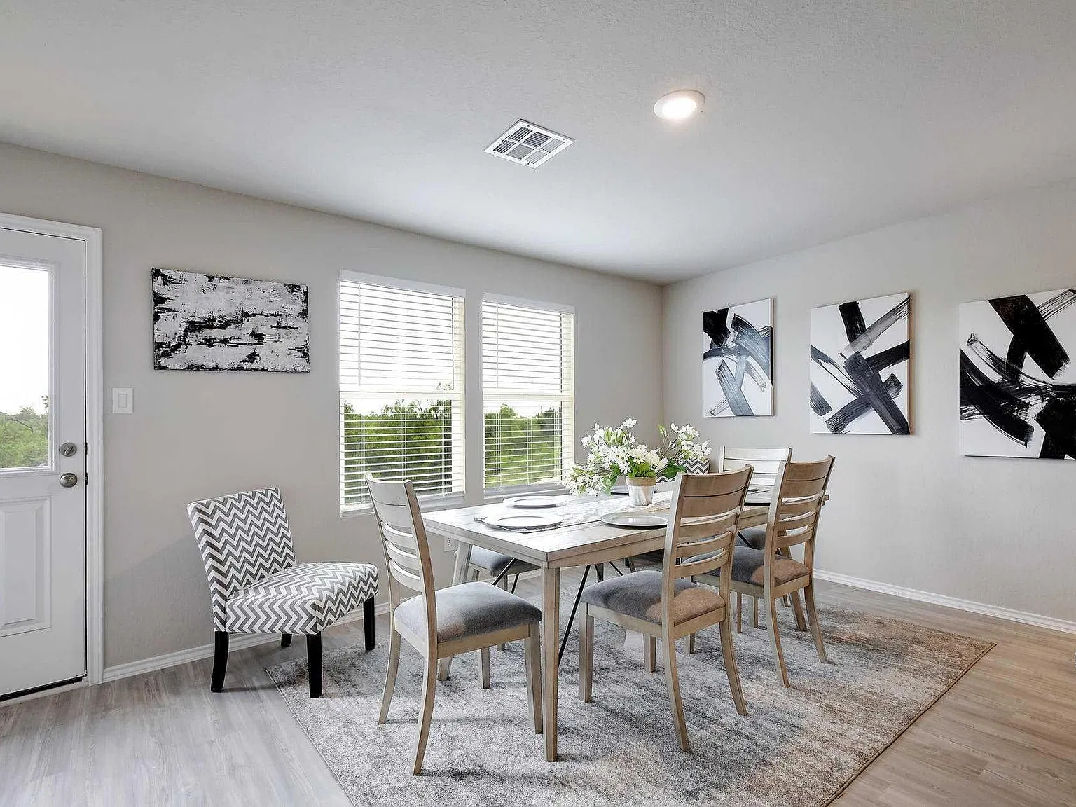 4 bed, 1667 sqft, $3,210 — Photo 2