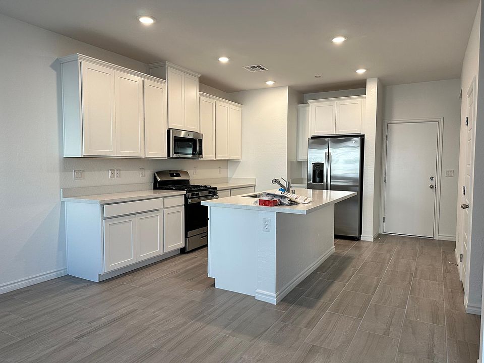 1st image of 600 N Carriage Hill Dr #1067