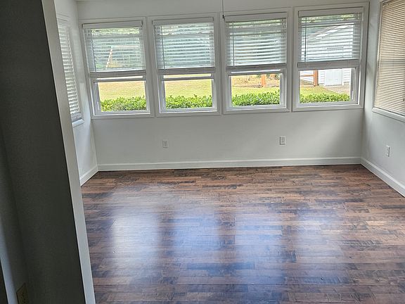 4th image of 307 Holly Ln