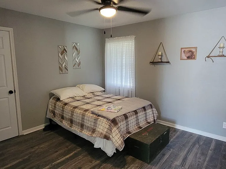 1024 N Spring St — Photo 16