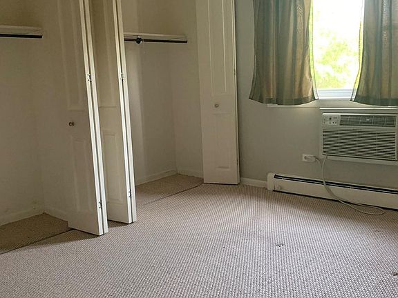 4th image of 619 W Stratford Pl APT 401