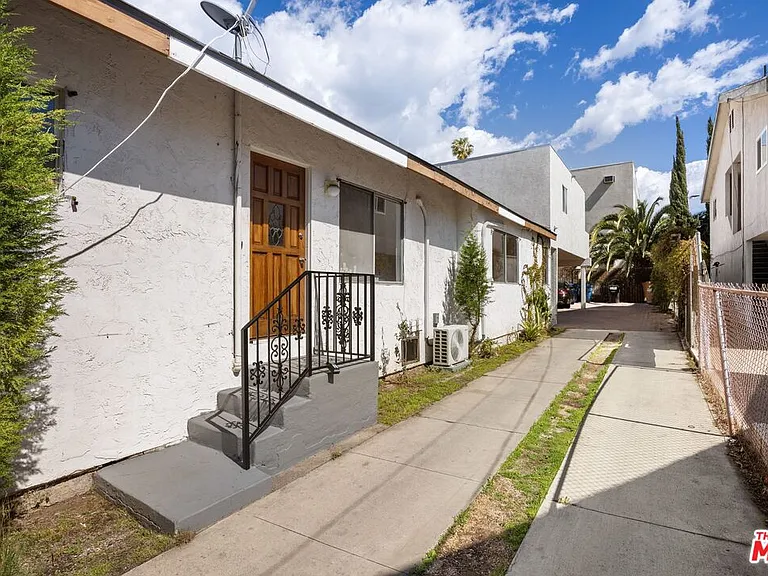 1538 N Mariposa Ave — Photo 3