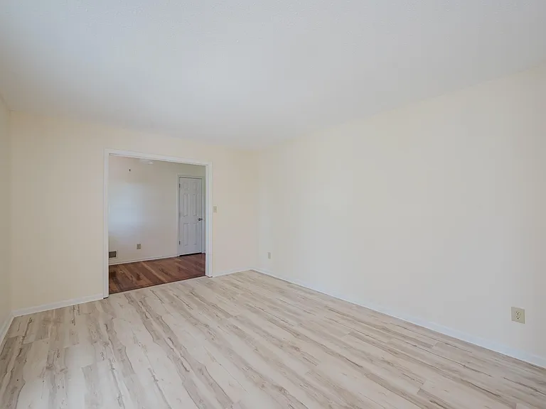 1828 Jacobs Ln — Photo 6