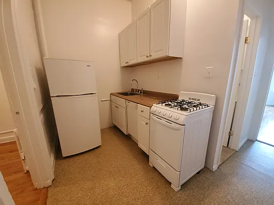 Rented by Manhattan Best Realty, Inc. | media 12