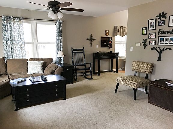 3rd image of 217 Meadowlark Dr