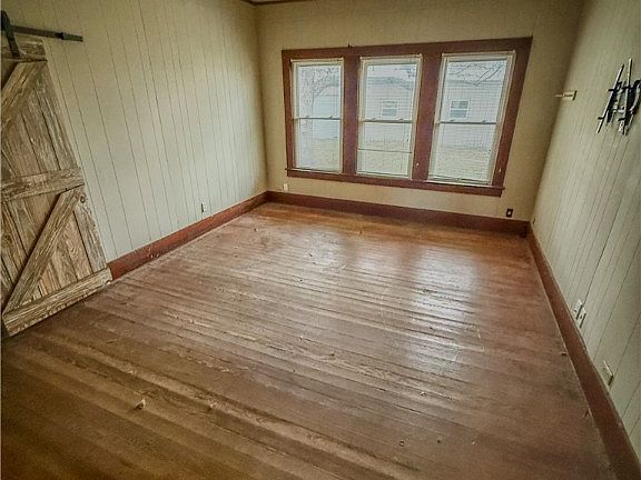 4th image of 108 N Mignonette St