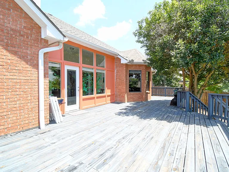 719 Oak Hollow Dr — Photo 37
