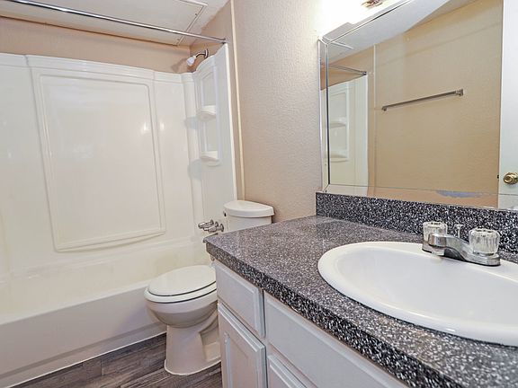 5th image of 6761 Calmont Ave #101
