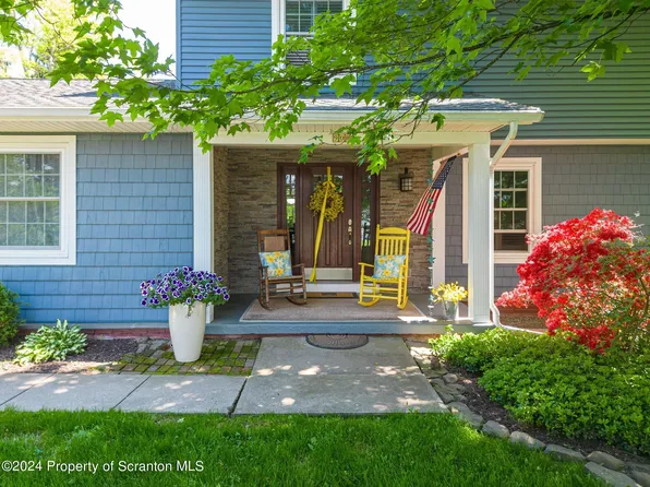 900 Longview Ter, Clarks Summit, PA 18411