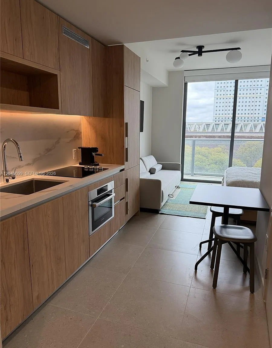 Studio, 1.0 bath, 344 sqft, $2,500 — Photo 2