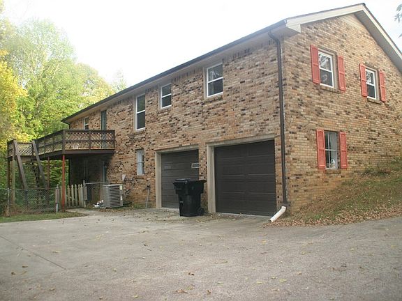 3rd image of 634 Chesterfield Cir