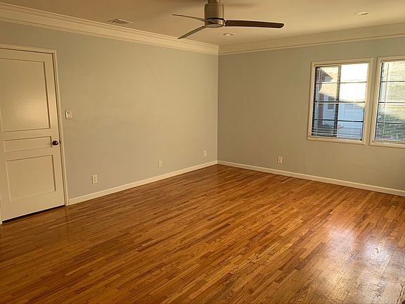 3rd image of 10922 Landale St