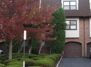 5704 N Oaks Blvd, North Brunswick, NJ 08902