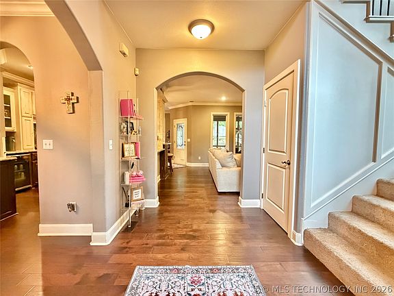 4th image of 306 Hickory Dr