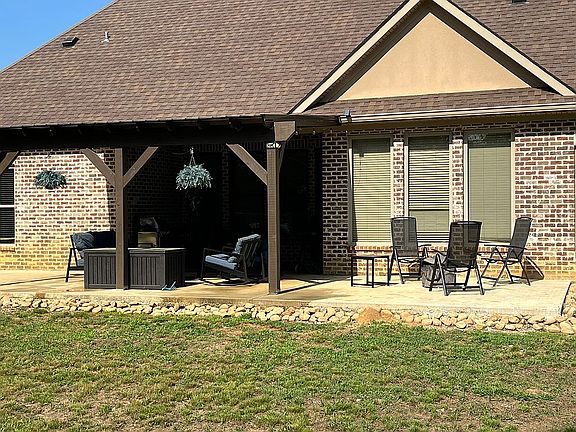 4th image of 7947 Country Place Dr