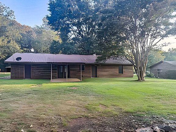 3rd image of 4408 Estate St